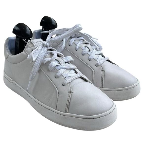 Athletic_Shoes